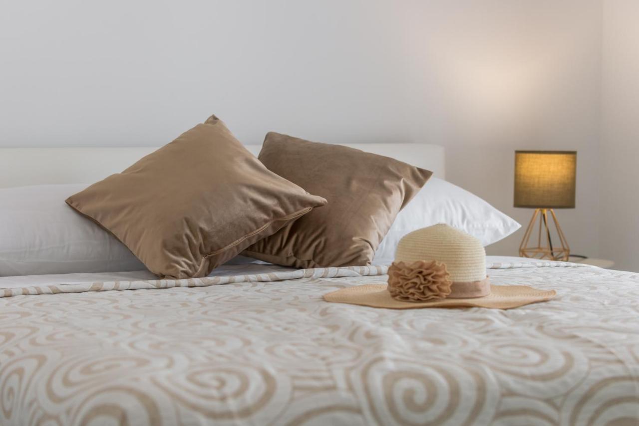 Golden Seaview Holiday Home Mlini Bagian luar foto