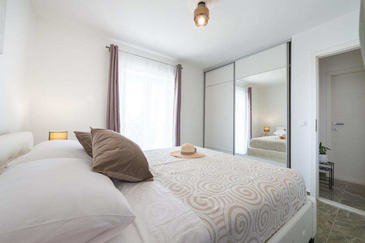 Golden Seaview Holiday Home Mlini Bagian luar foto