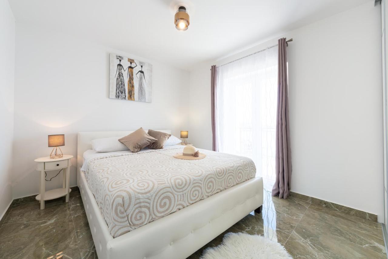 Golden Seaview Holiday Home Mlini Bagian luar foto
